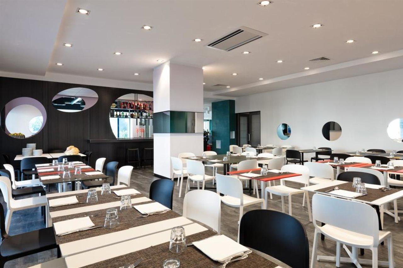 Garda Hotel มอนติเคียรี ภายนอก รูปภาพ