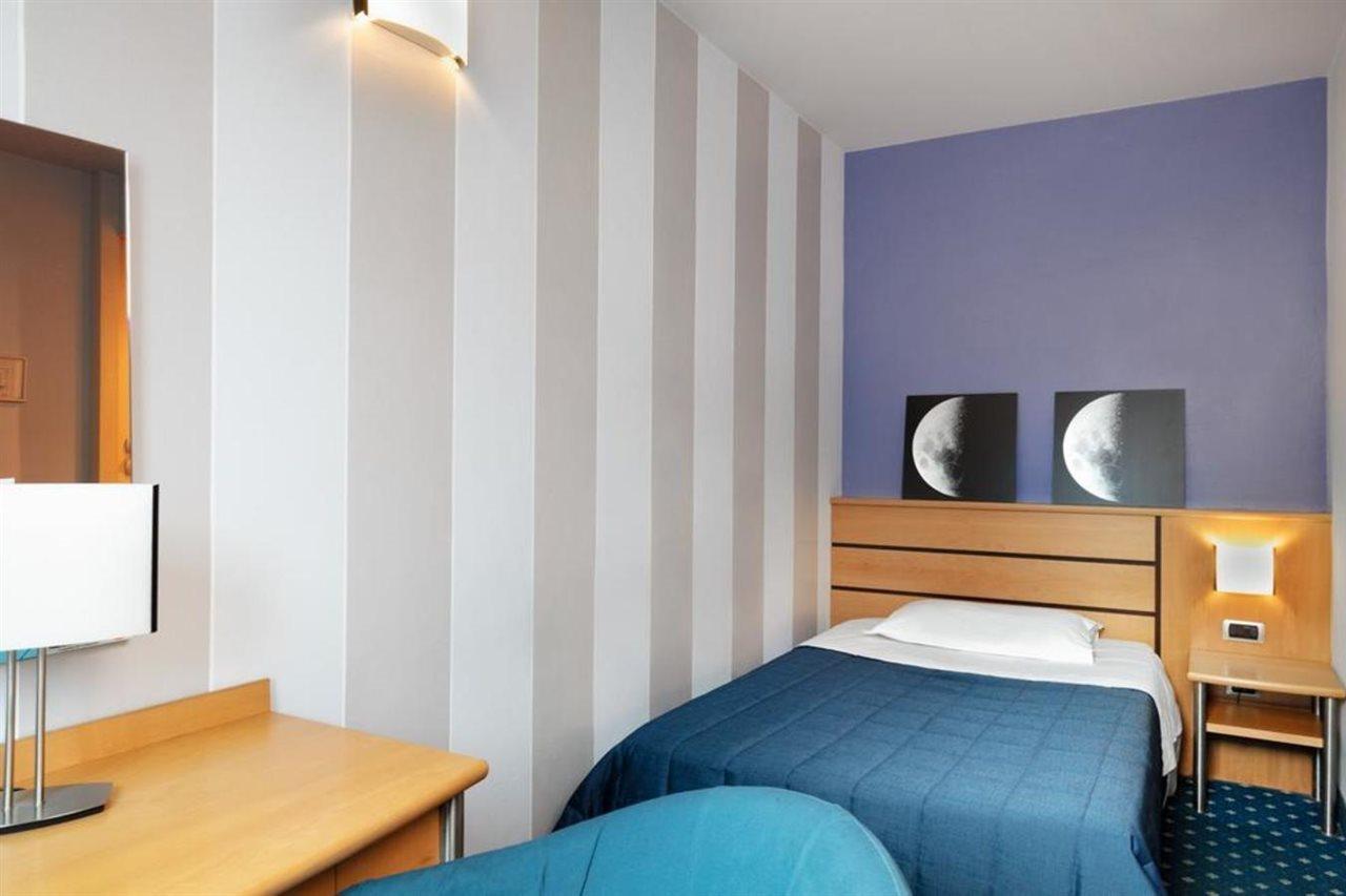 Garda Hotel มอนติเคียรี ภายนอก รูปภาพ
