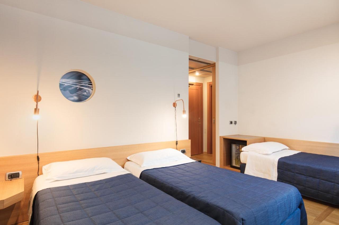 Garda Hotel มอนติเคียรี ภายนอก รูปภาพ