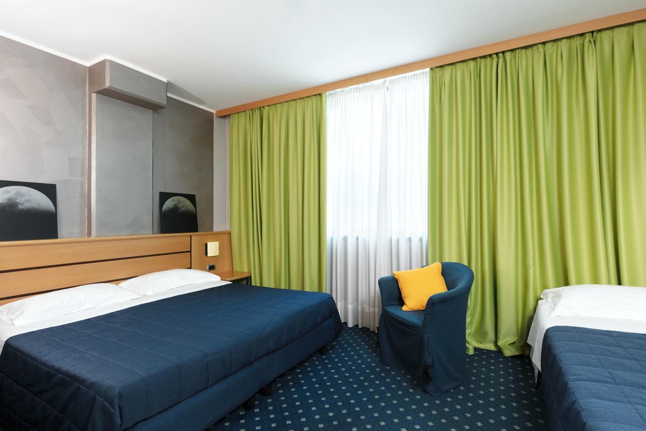 Garda Hotel มอนติเคียรี ภายนอก รูปภาพ