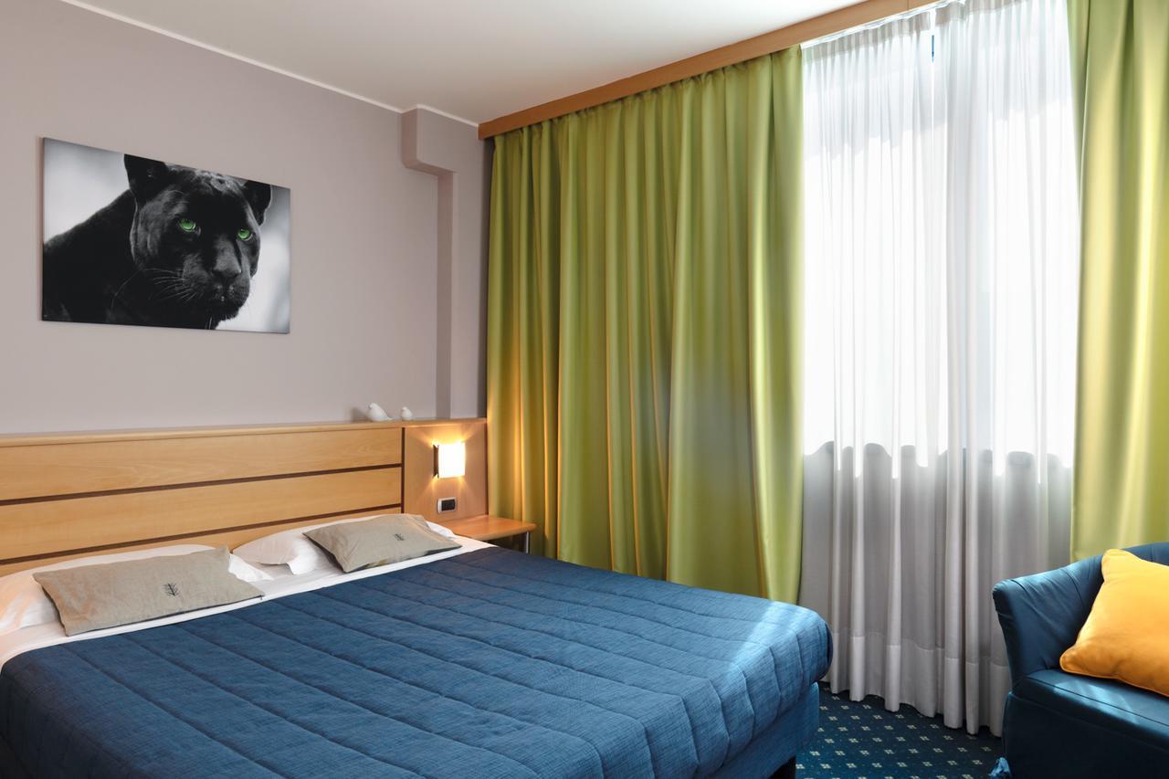 Garda Hotel มอนติเคียรี ภายนอก รูปภาพ