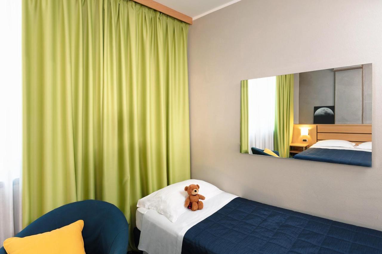 Garda Hotel มอนติเคียรี ภายนอก รูปภาพ